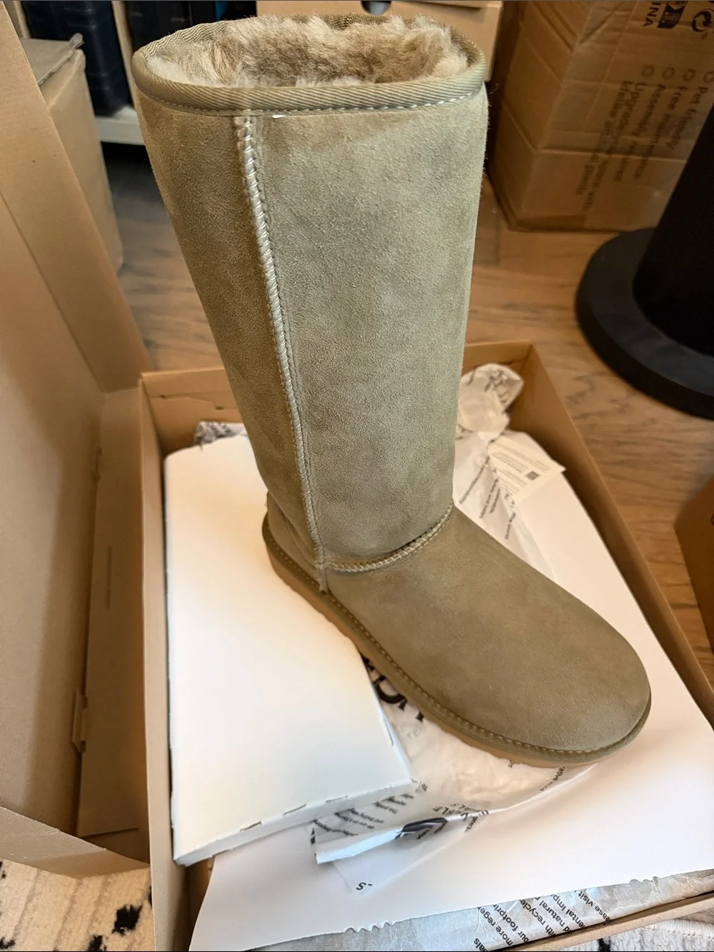 BNWT! UGG Classic Tall II Boot - color: ALP size 9
